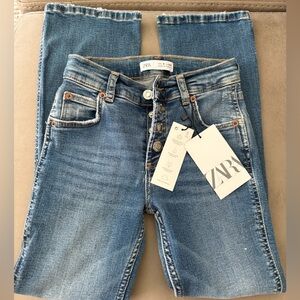 KIDS- Size 9
Zara Blue Ankle Cropped Jeans with Distressed Look